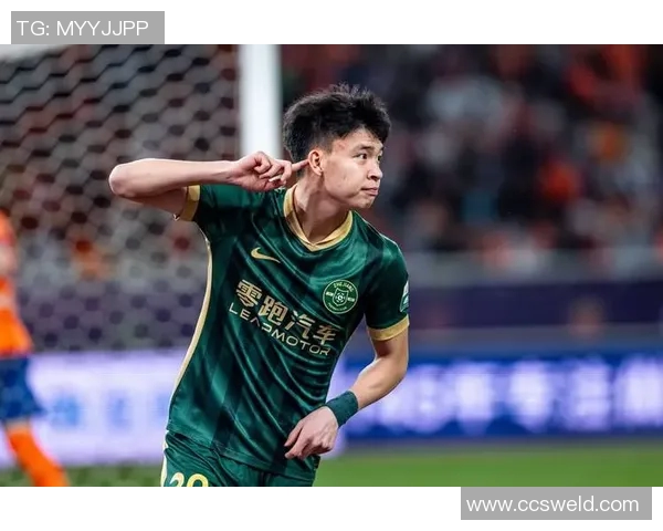 国足胜利但中后场表现不佳王钰栋独占评分榜首